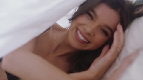 480px x 270px - Hailee Steinfeld Nude? Find out at Mr. Skin